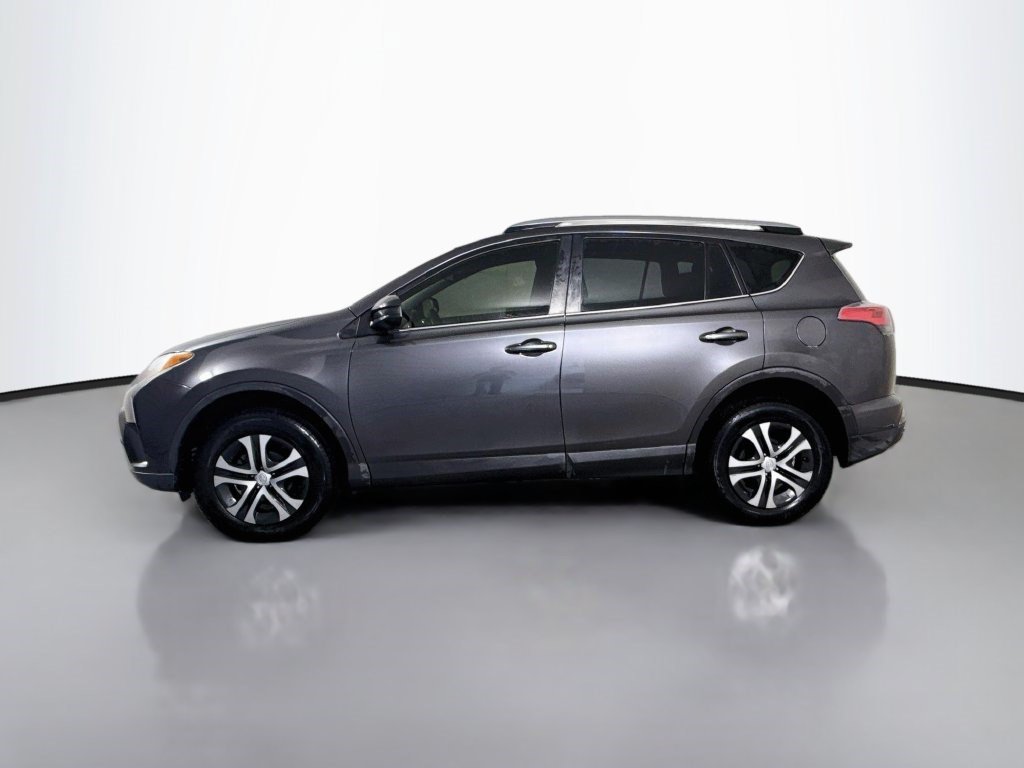 Used 2018 Toyota RAV4 LE FWD image 6