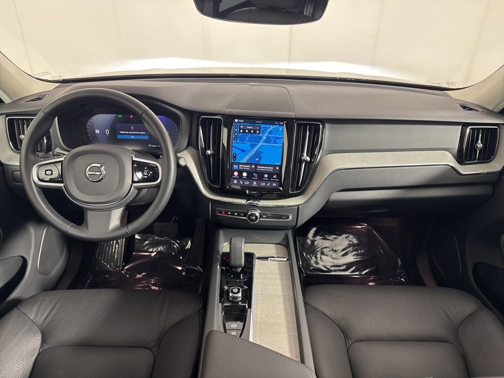 Used 2025 Volvo XC60 B5 Plus image 15