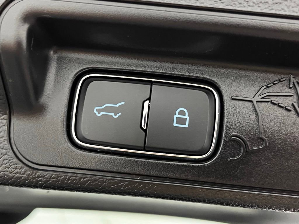 Used 2023 Ford Explorer Platinum w/ Technology Package image 11