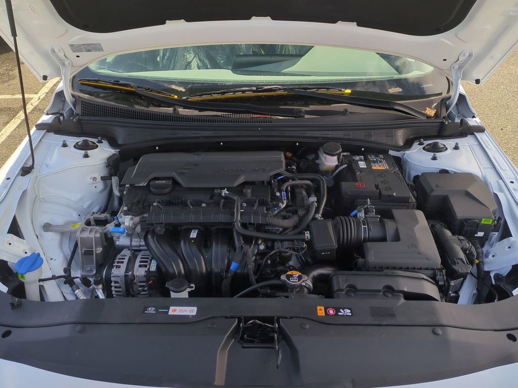 Certified 2026 Hyundai Elantra SE FWD image 28
