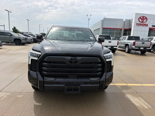 Used 2025 Toyota Tundra Limited AWD/4WD image 2