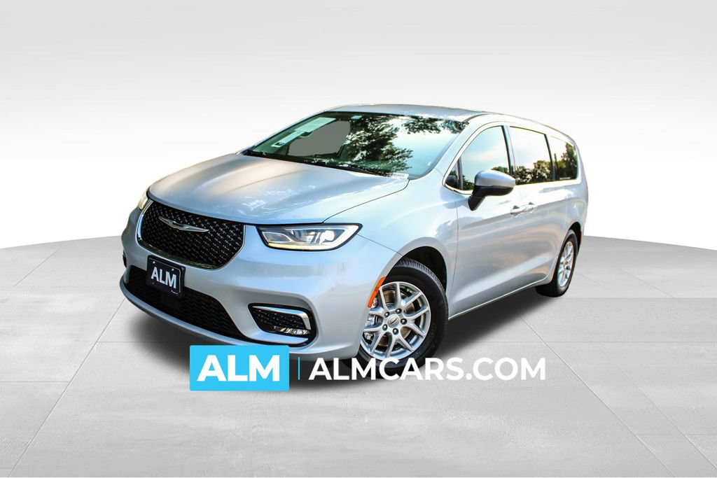 Used 2023 Chrysler Pacifica Touring-L FWD image 1