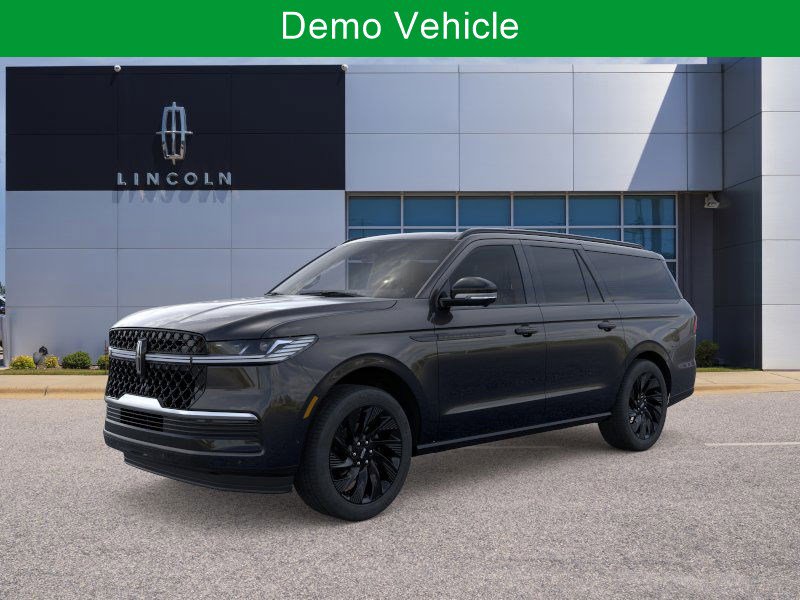 New 2026 Lincoln Navigator L Reserve w/ Jet Appearance Package image 1