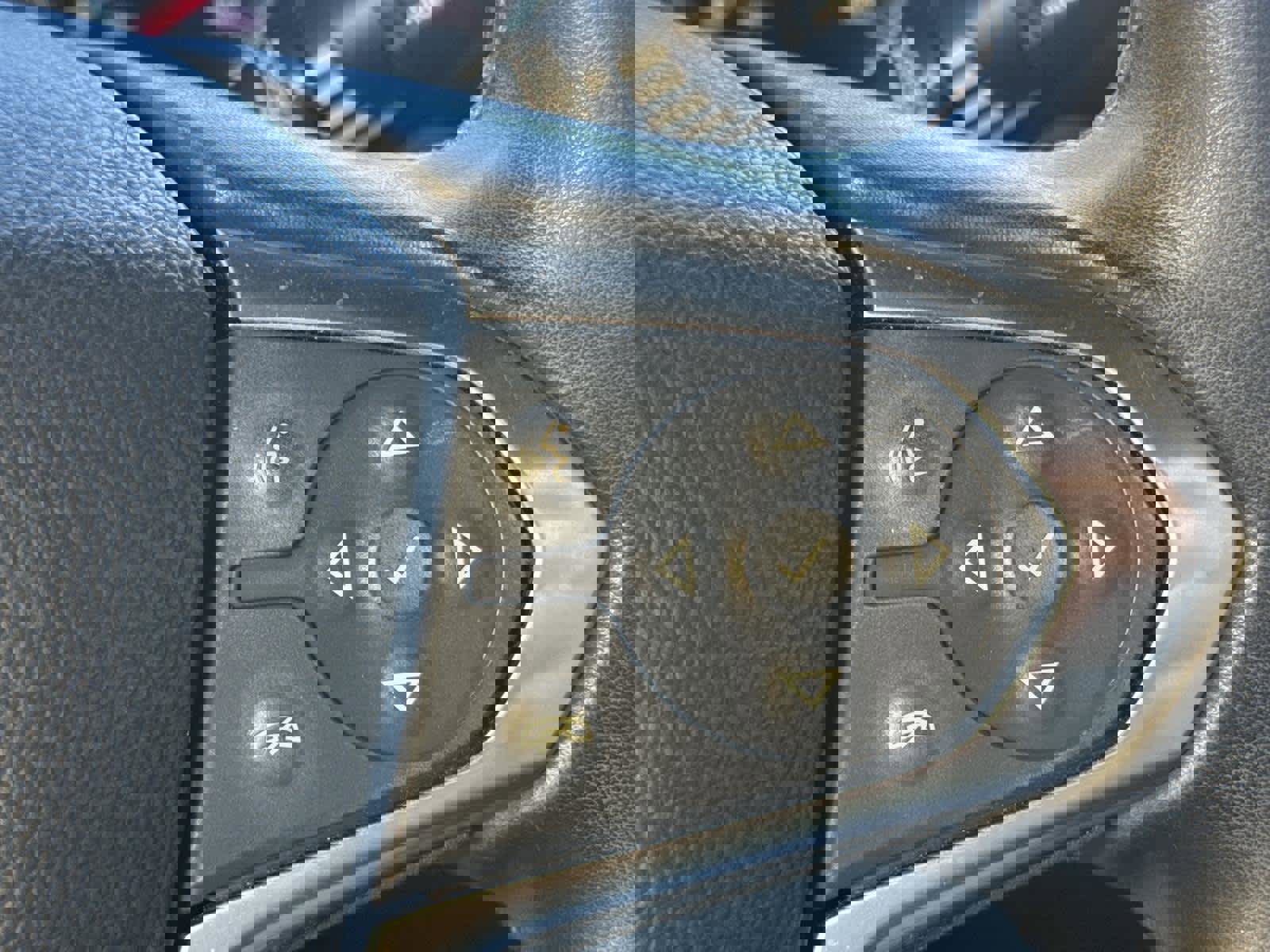 Used 2023 Chevrolet Traverse LT w/ Midnight/Sport Edition image 27