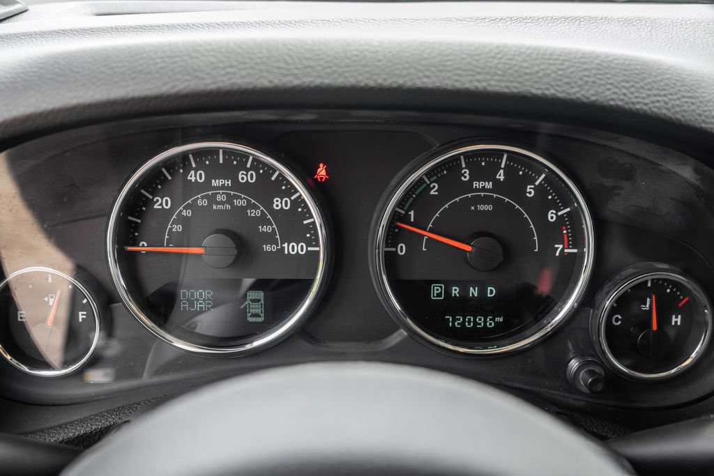 Used 2017 Jeep Wrangler Unlimited Sahara w/ Connectivity Group AWD/4WD image 25