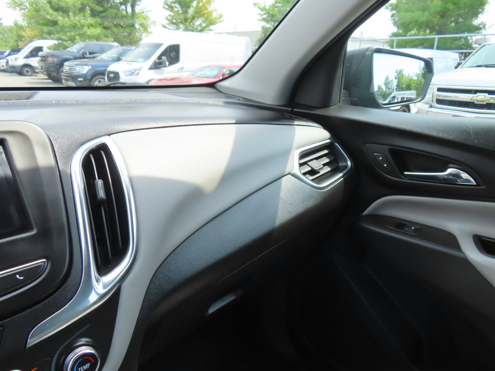 Used 2023 Chevrolet Equinox LS FWD image 22