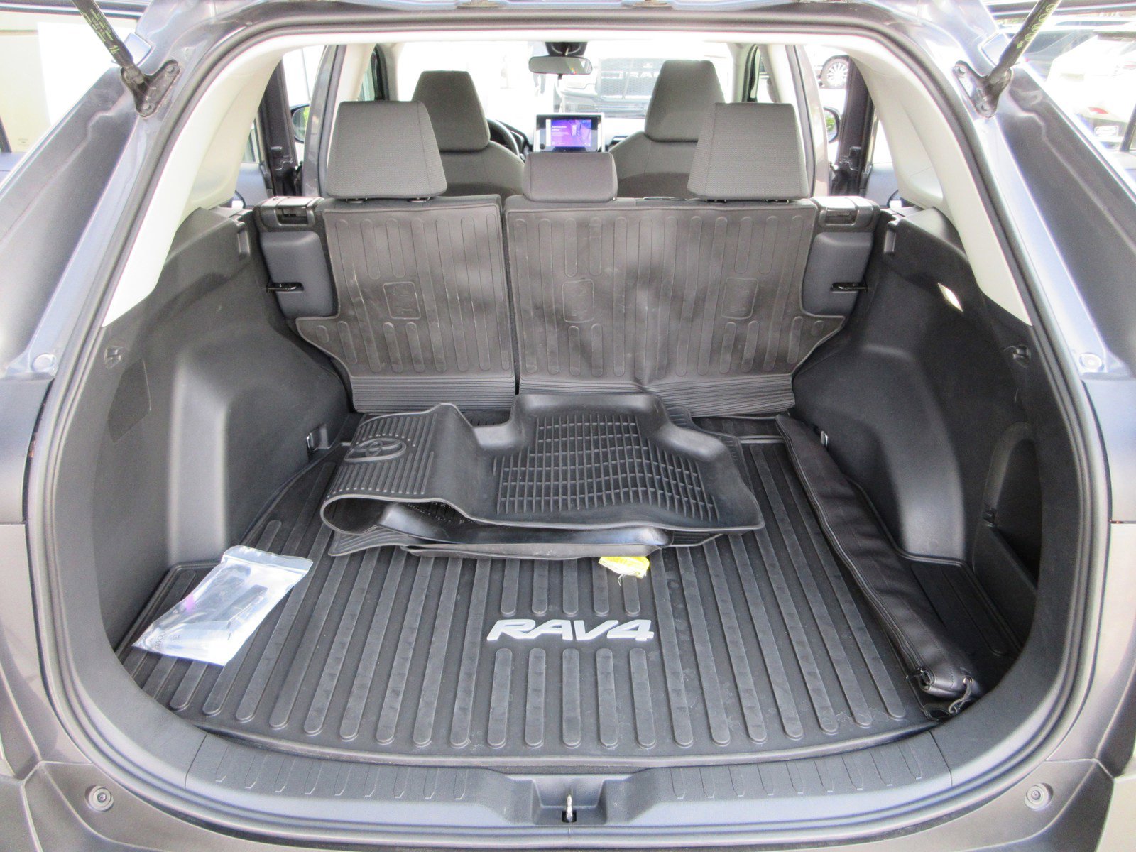 Used 2024 Toyota RAV4 XLE AWD/4WD image 48