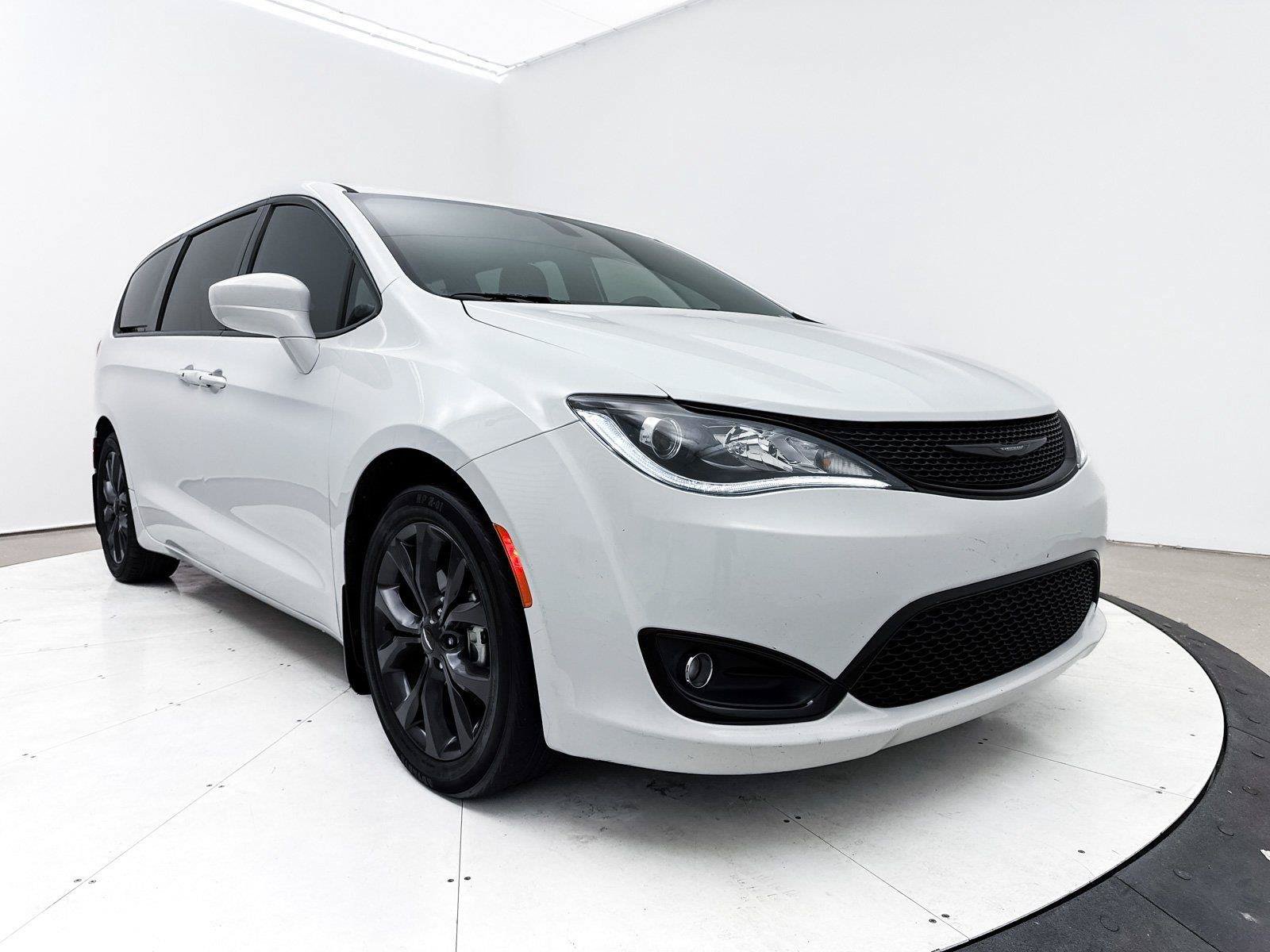 Used 2018 Chrysler Pacifica Touring Plus w/ S Appearance Package FWD image 15