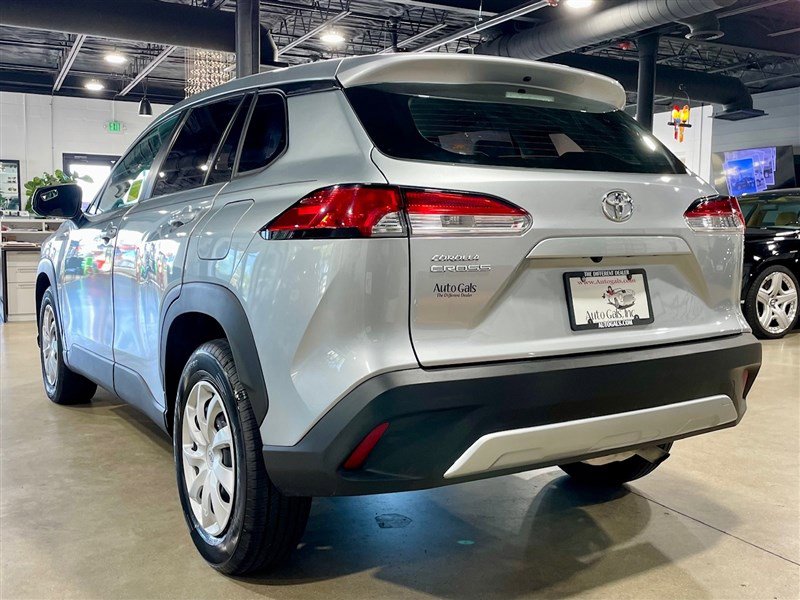 Used 2022 Toyota Corolla Cross L image 3