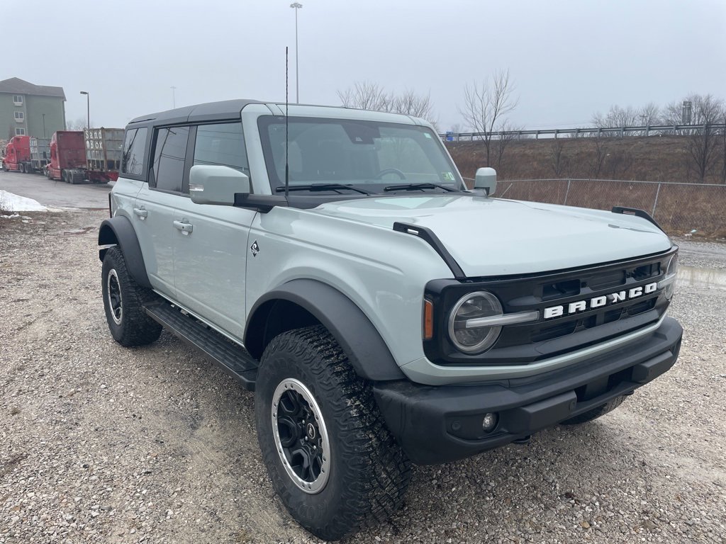 Used 2022 Ford Bronco Outer Banks w/ Sasquatch Package image 3