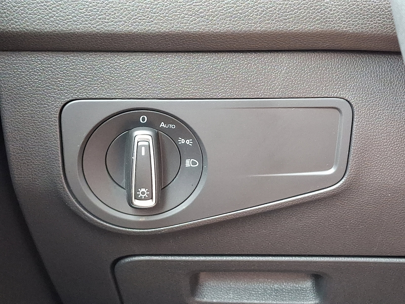 Certified 2024 Volkswagen Tiguan SE image 19