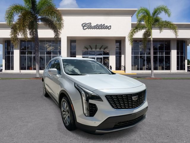 Certified 2022 Cadillac XT4 Premium Luxury w/ Enhanced Visibility Package image 3