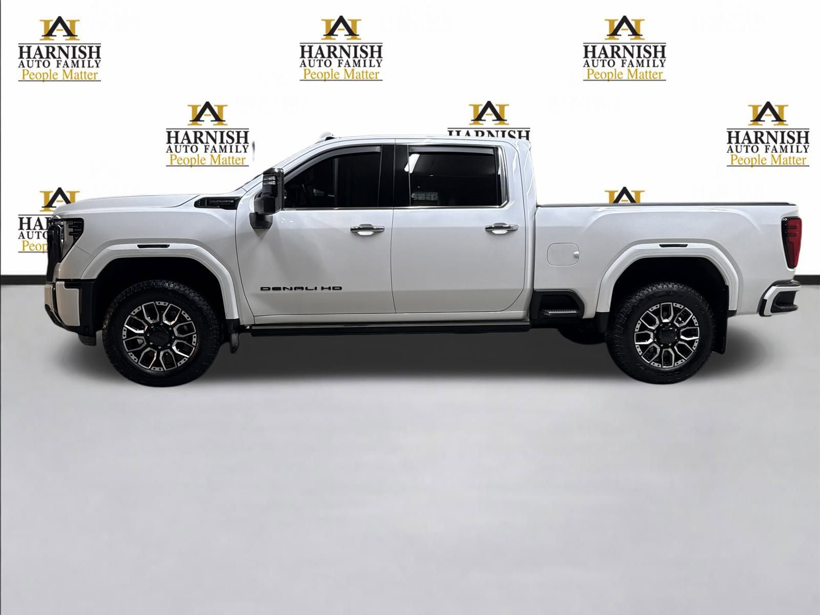 Used 2024 GMC Sierra 3500 Denali Ultimate image 2