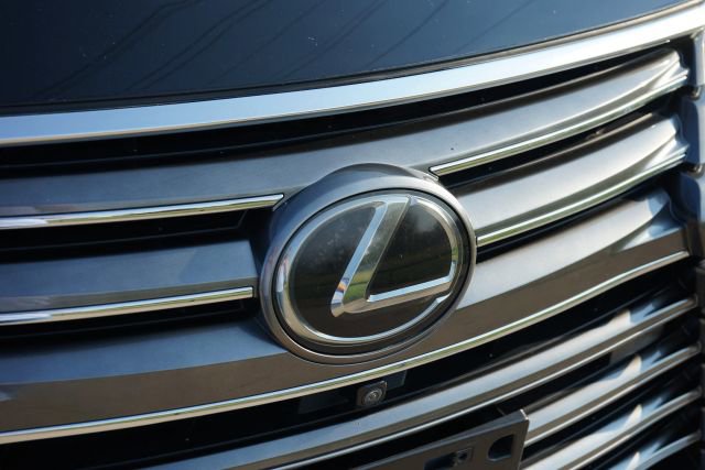 Used 2019 Lexus LX 570 4WD w/ Luxury Package image 6