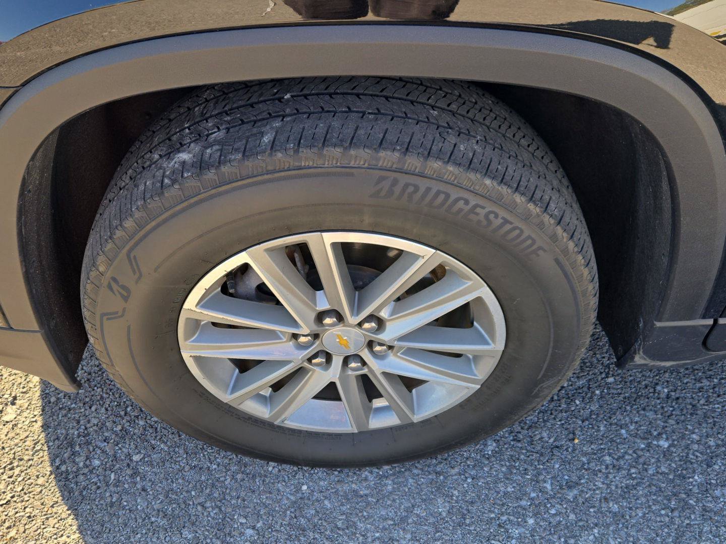 Used 2023 Chevrolet Traverse LT FWD image 12