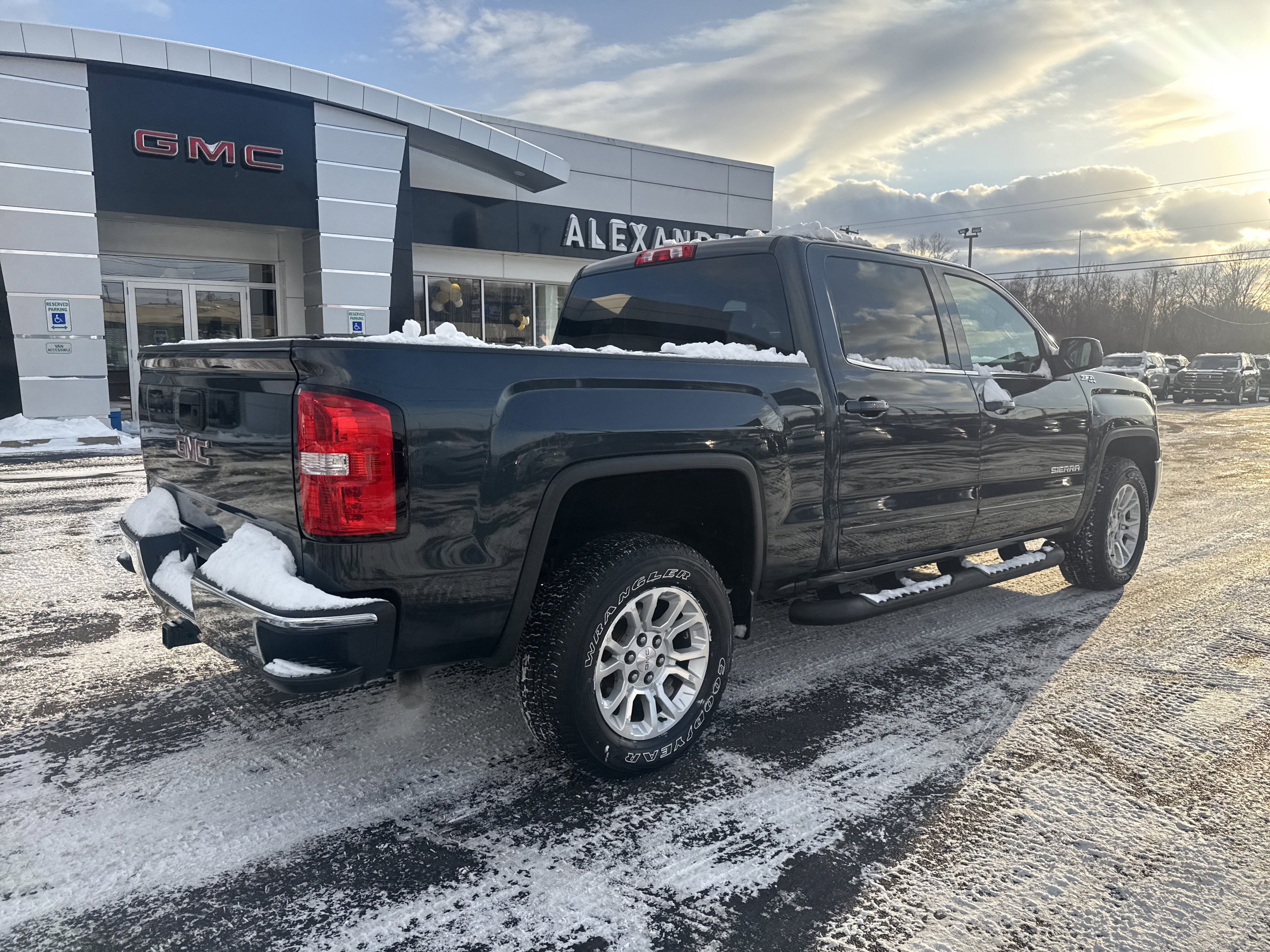 Used 2017 GMC Sierra 1500 SLE w/ SLE Value Package video 3