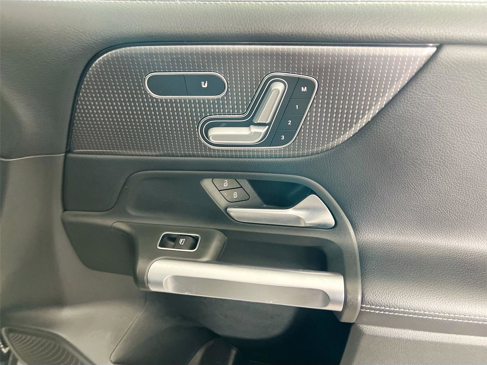 Used 2021 Mercedes-Benz GLB 250 GLB 250 image 28