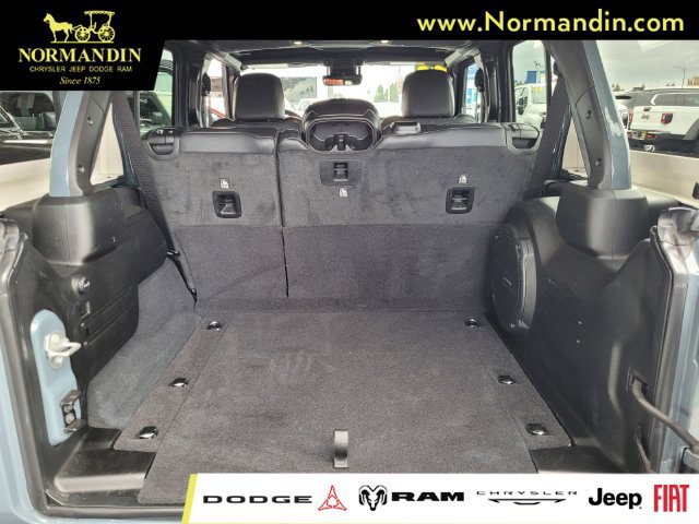 Used 2024 Jeep Wrangler Unlimited Sahara w/ Technology Group AWD/4WD image 19