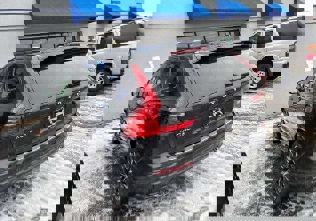 Used 2023 Volvo XC60 B5 Plus w/ Climate Package image 2