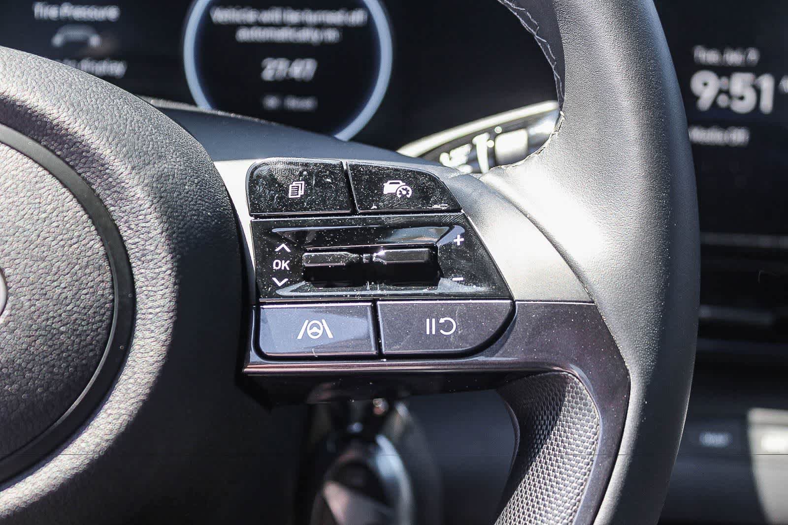 Certified 2025 Hyundai Elantra SEL FWD image 31