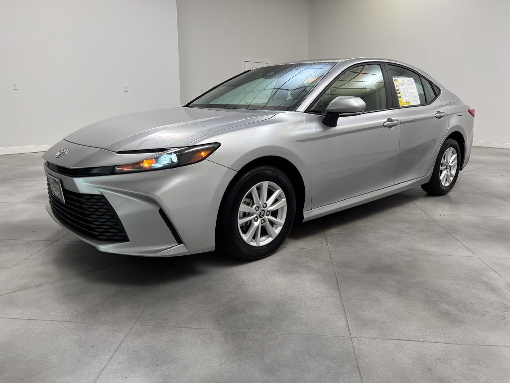 Used 2025 Toyota Camry LE FWD image 4