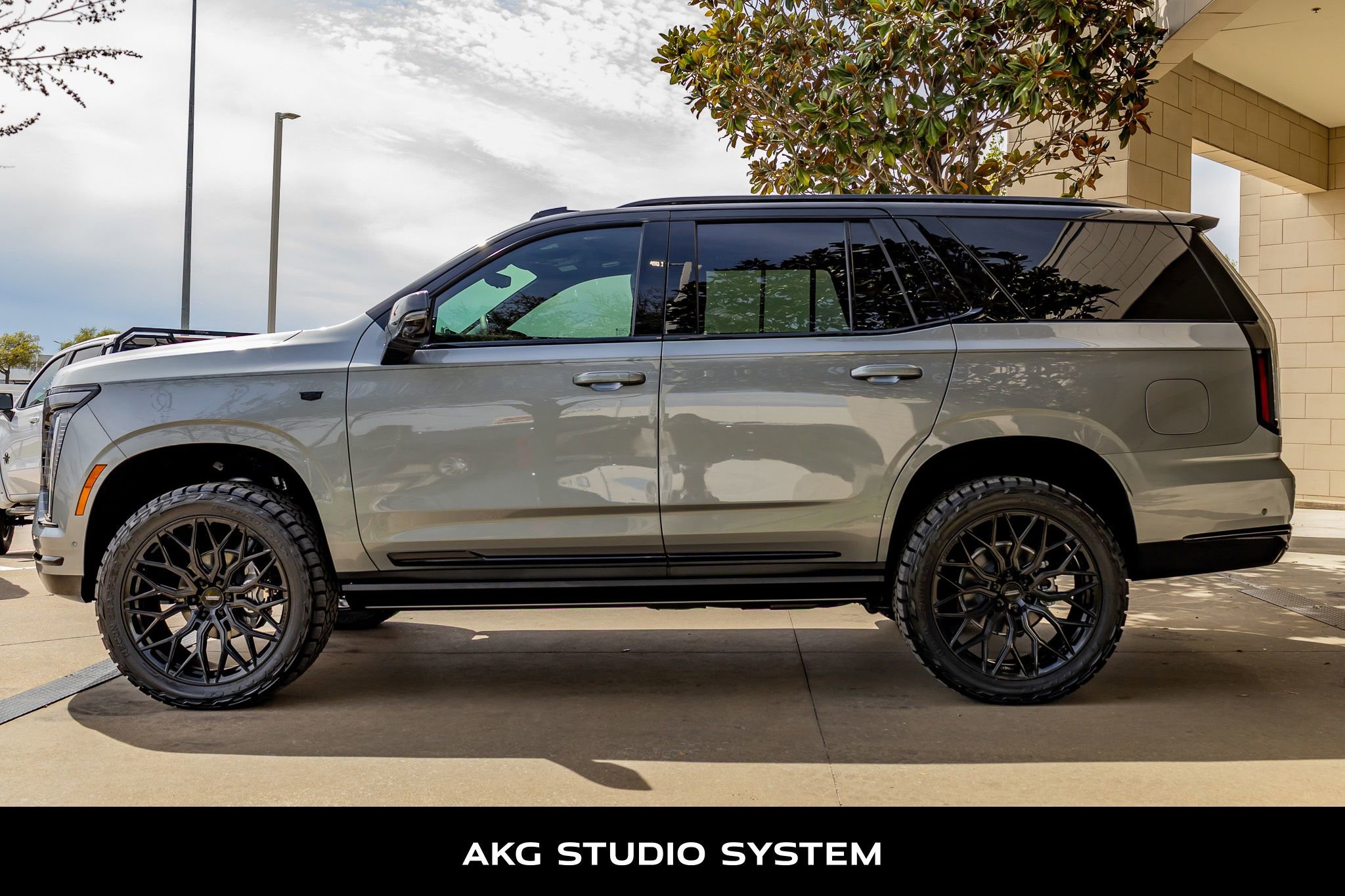 Used 2026 Cadillac Escalade Platinum Sport w/ LPO, ONYX Package image 6