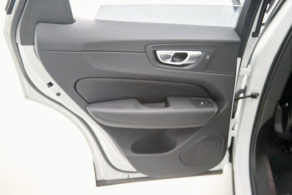 Certified 2025 Volvo XC60 B5 Plus AWD/4WD image 18
