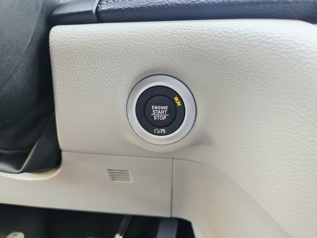 Certified 2024 Chrysler Pacifica Touring-L AWD/4WD image 32