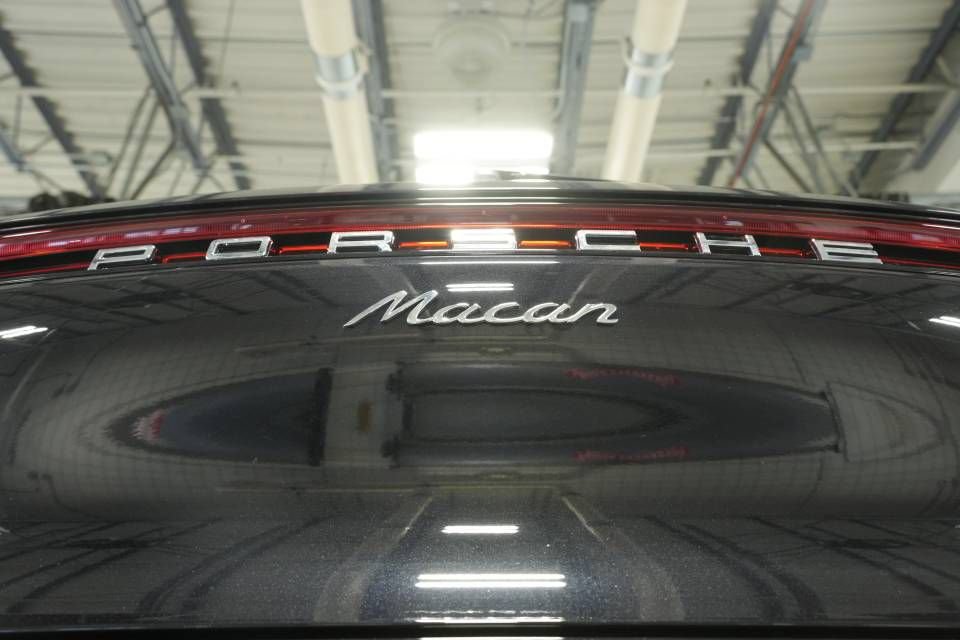 Certified 2026 Porsche Macan AWD/4WD image 38