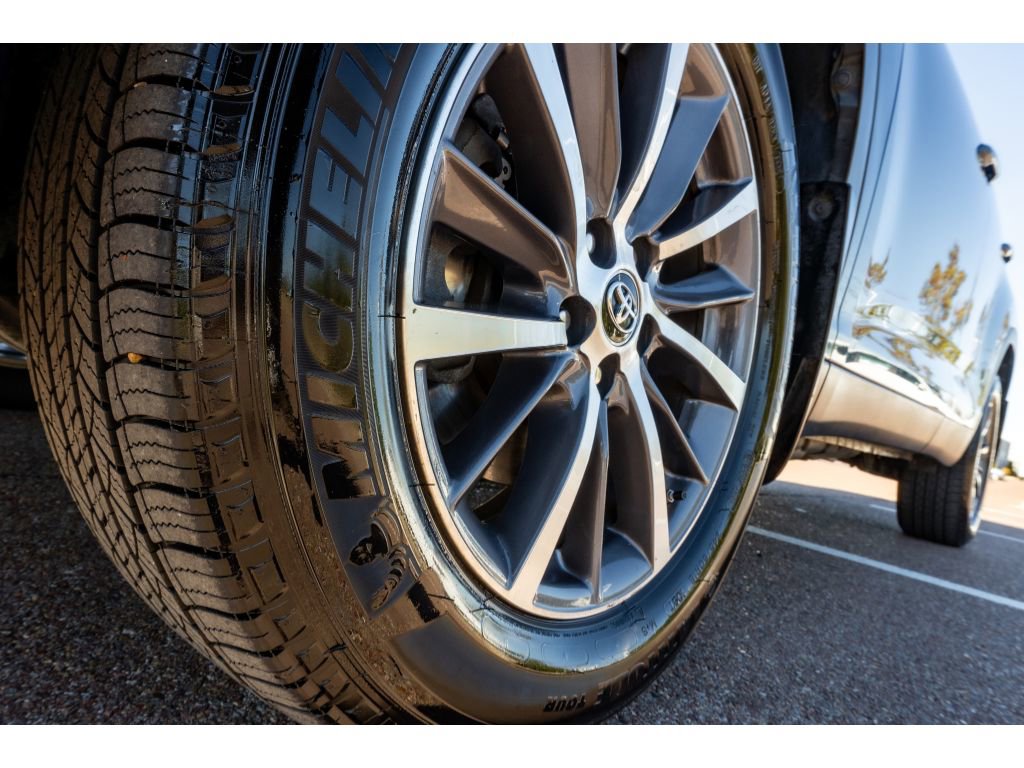 Used 2019 Toyota Highlander XLE image 9