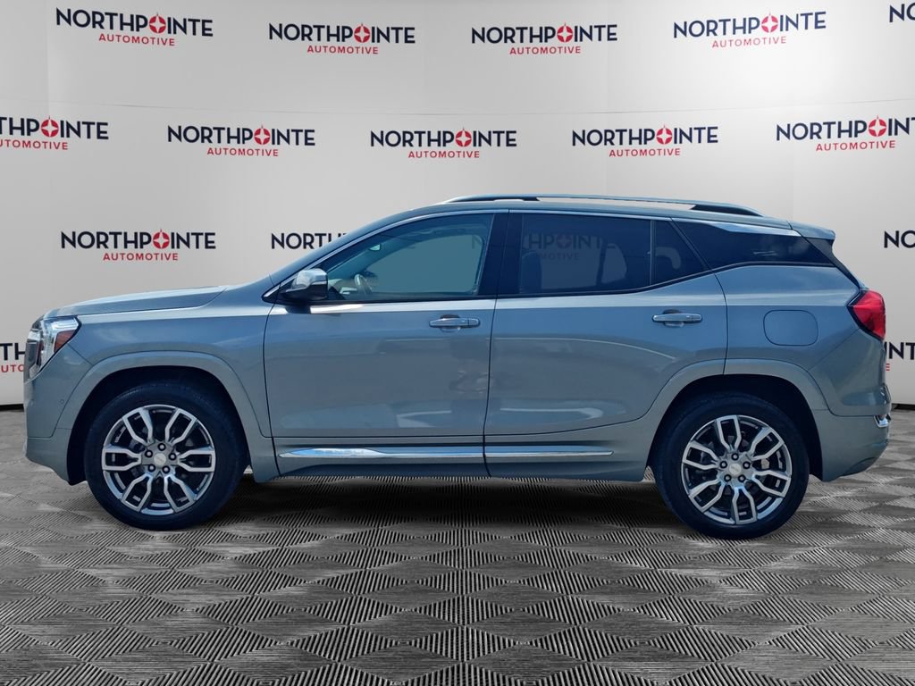 Used 2023 GMC Terrain Denali w/ Denali Premium Package AWD/4WD image 3