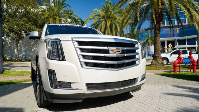 Used 2019 Cadillac Escalade ESV Premium Luxury image 39