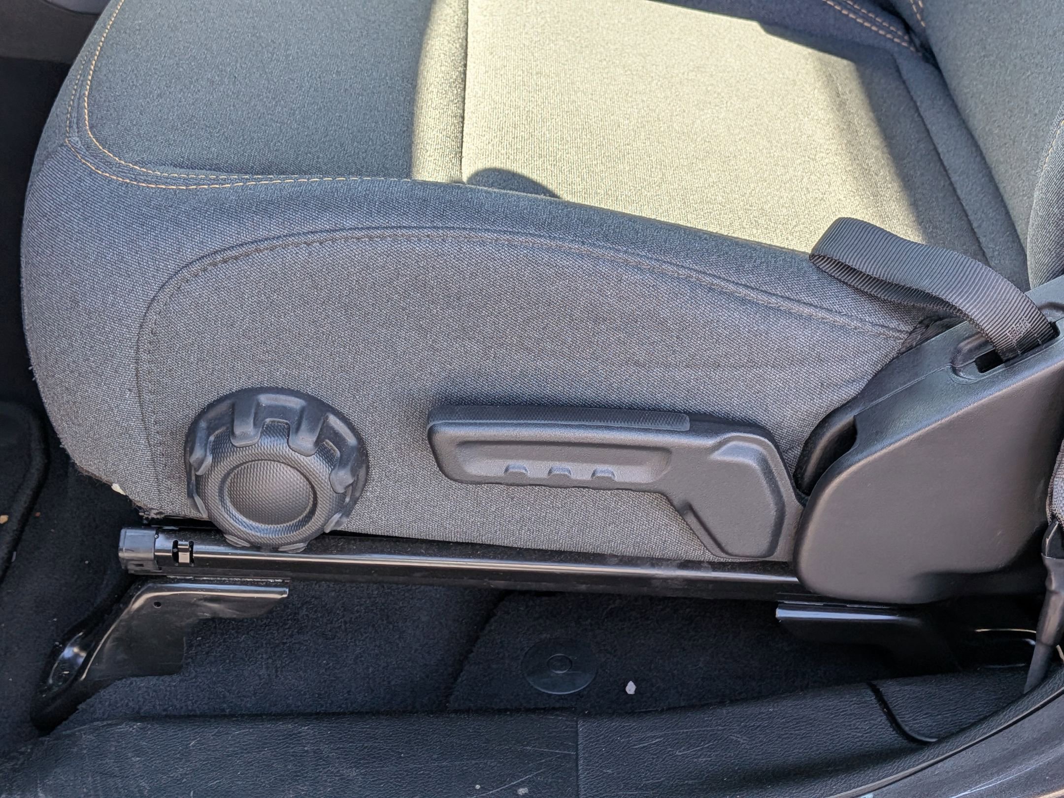 Used 2025 Jeep Wrangler Sahara AWD/4WD image 14