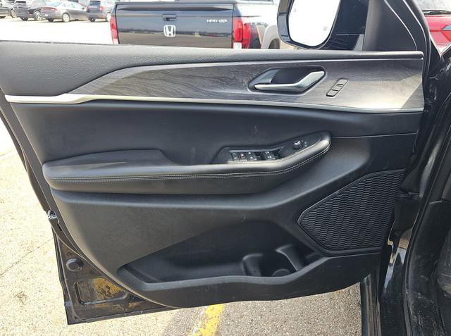 Used 2024 Jeep Grand Cherokee L Limited w/ Luxury Tech Group II image 15