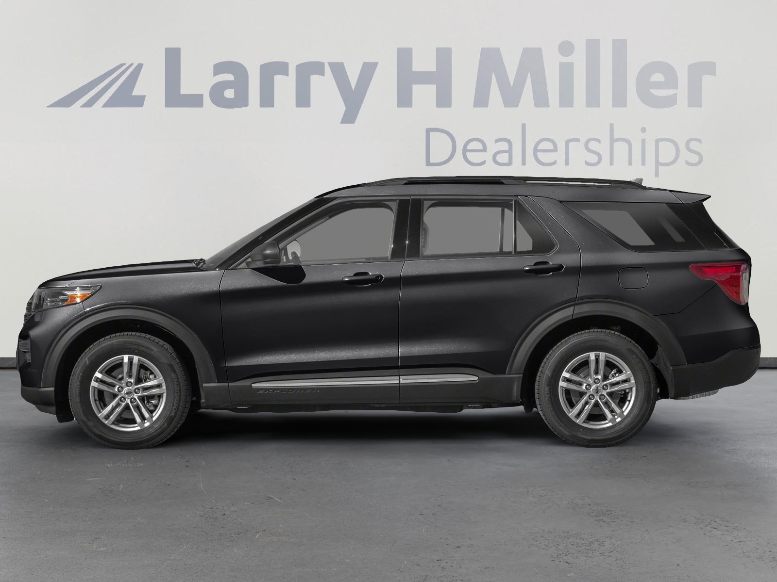 Used 2023 Ford Explorer XLT w/ Equipment Group 202A image 3