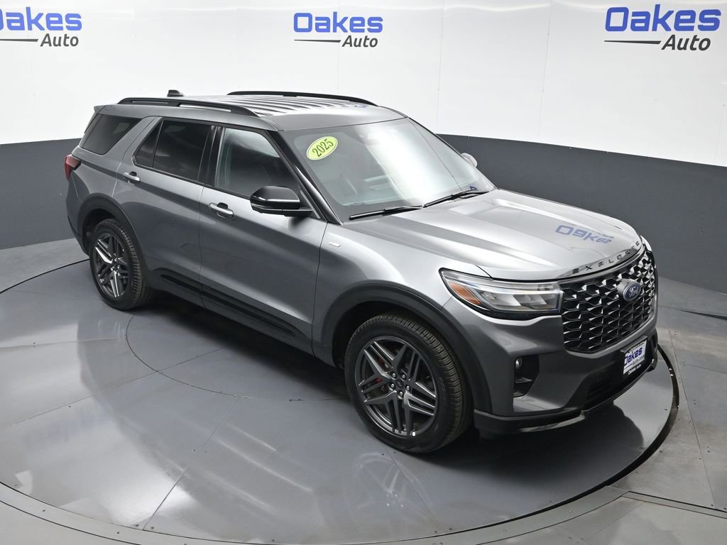 Used 2025 Ford Explorer ST-Line w/ ST-Line Street Pack image 51