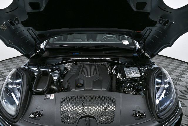 Certified 2026 Porsche Macan AWD/4WD image 33