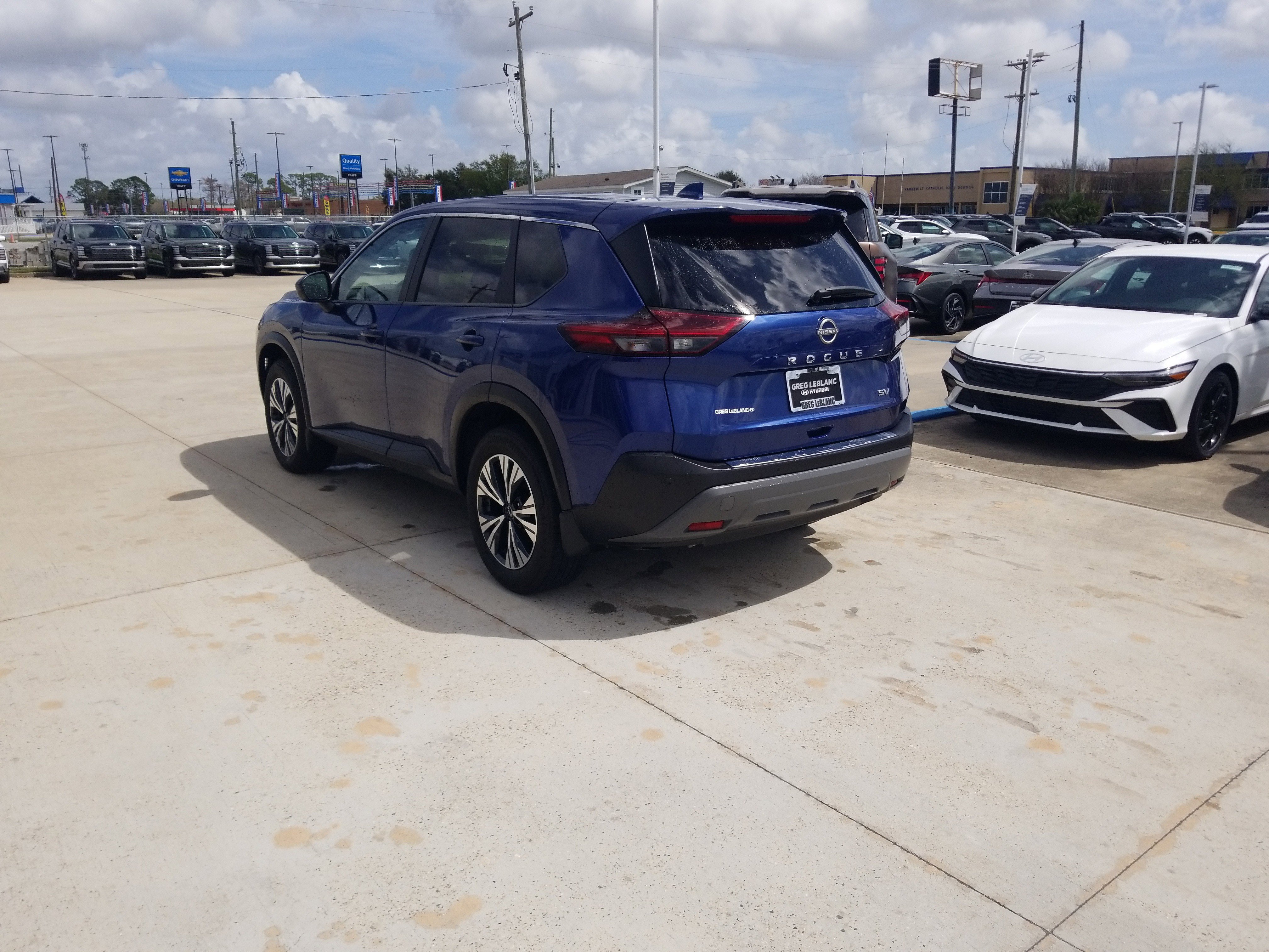 Used 2023 Nissan Rogue SV image 5
