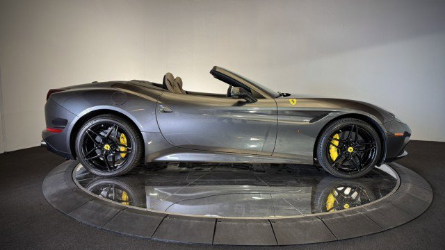 Used 2015 Ferrari California T image 49