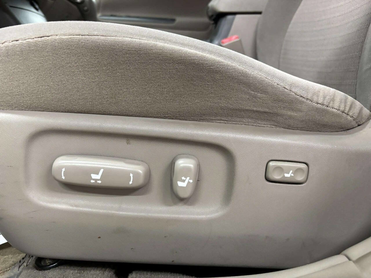 Used 2005 Toyota Camry LE image 14