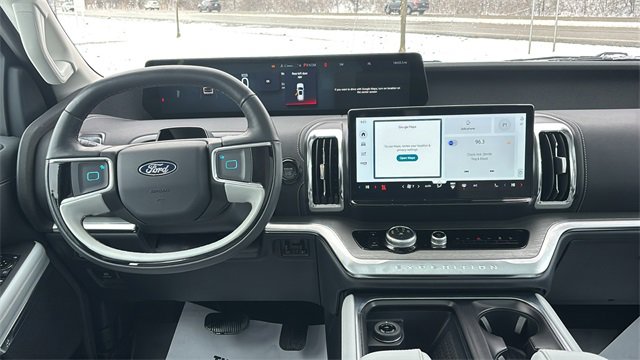 Used 2025 Ford Expedition Platinum image 7