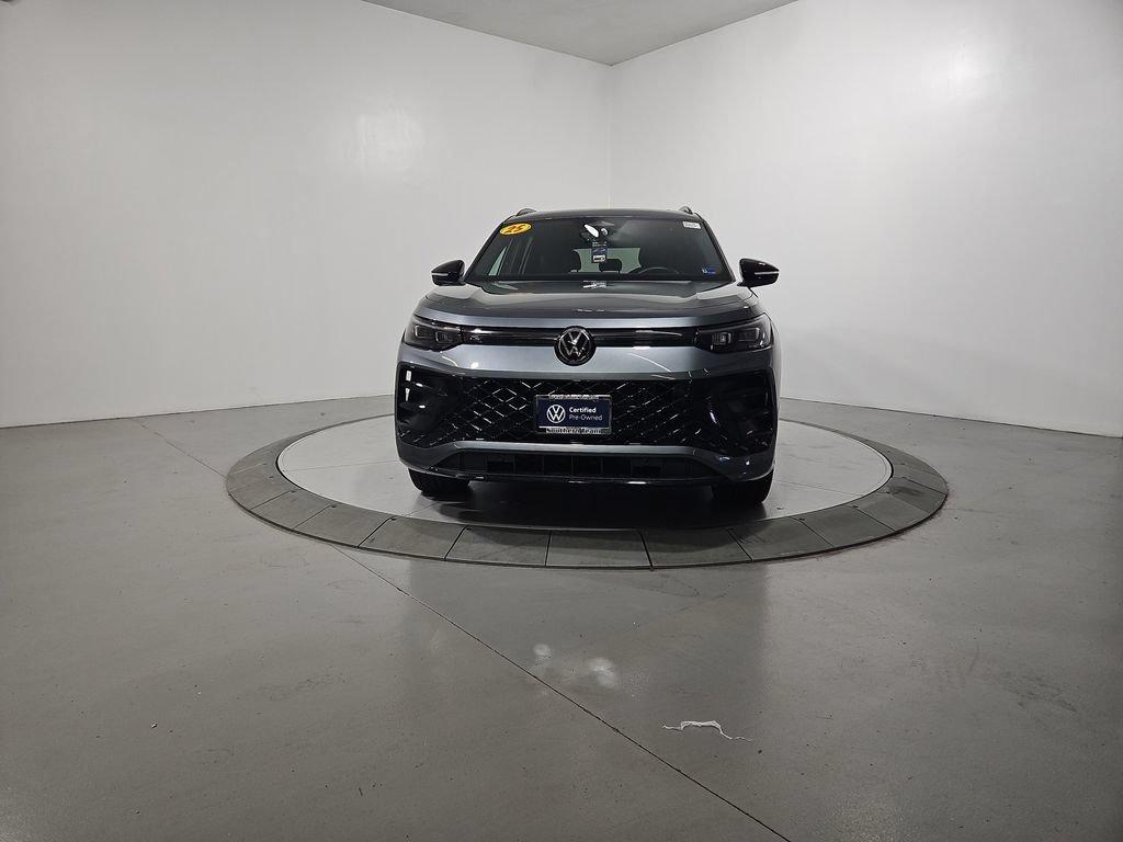 Certified 2025 Volkswagen Tiguan SE R-Line AWD/4WD image 9