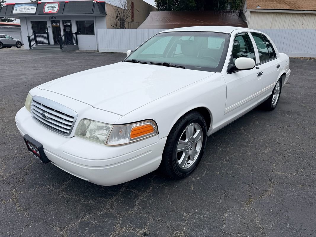 Used 2011 Ford Crown Victoria LX w/ Comfort Appearance Pkg RWD image 3