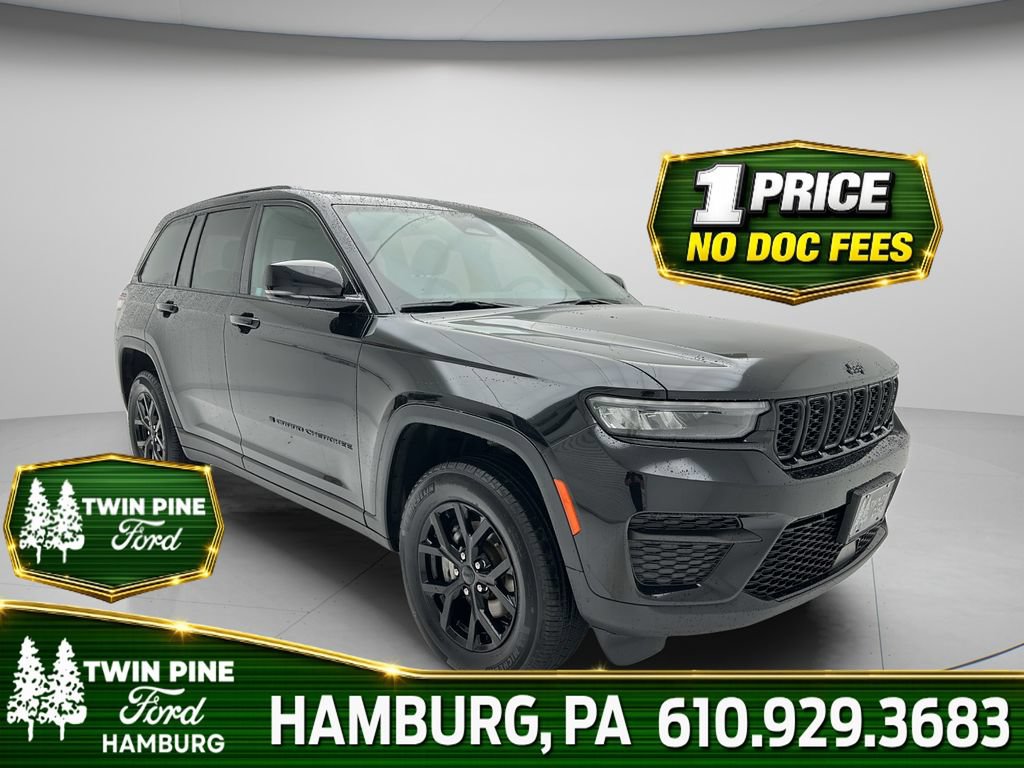 Used 2025 Jeep Grand Cherokee Altitude AWD/4WD image 1