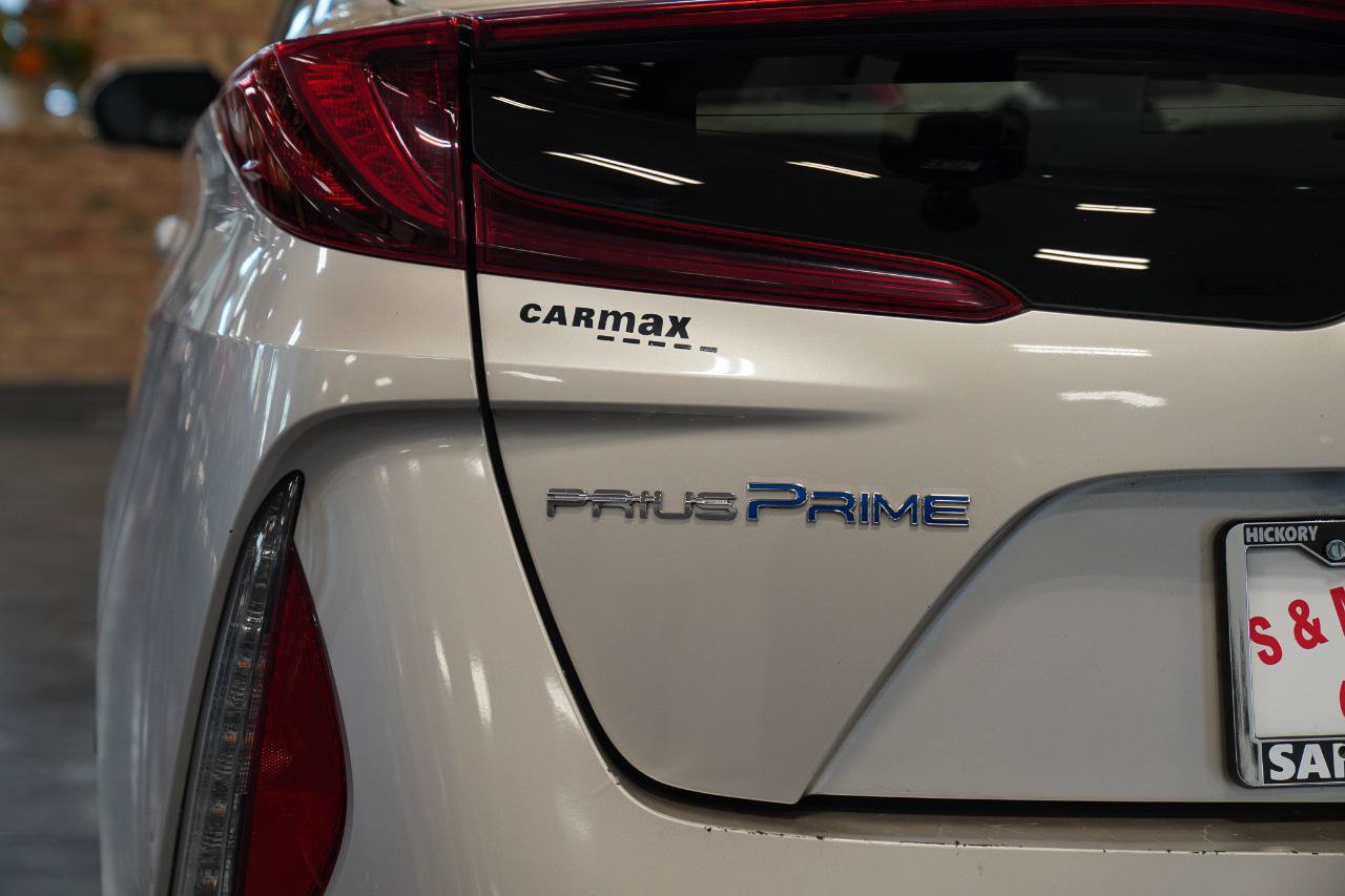 Used 2017 Toyota Prius Prime Premium w/ Carpet Mat Package FWD image 16
