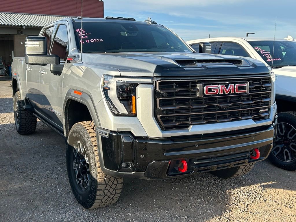 Used 2025 GMC Sierra 2500 AT4X image 2