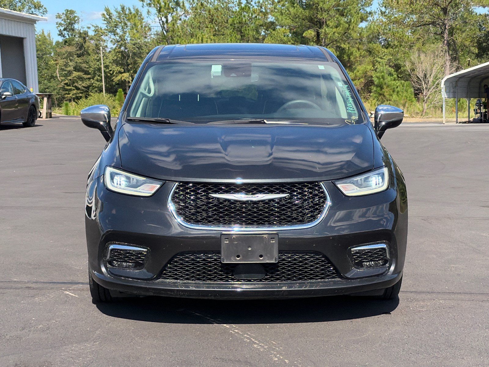 Used 2023 Chrysler Pacifica Limited FWD image 2