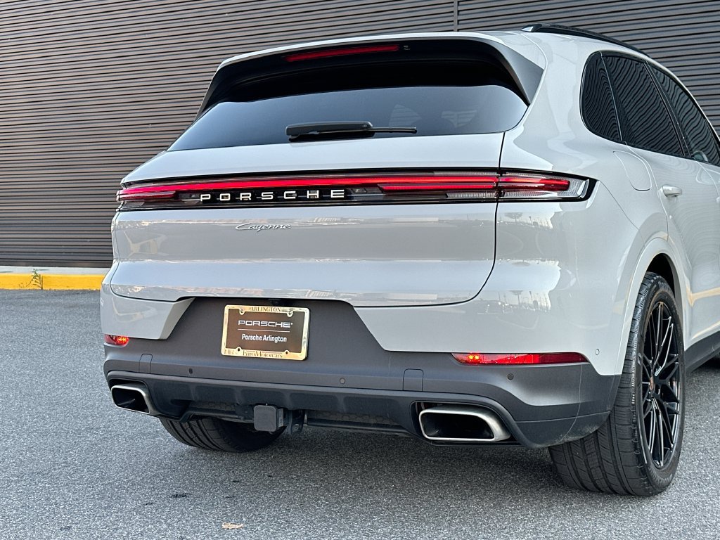 Certified 2025 Porsche Cayenne AWD/4WD image 34