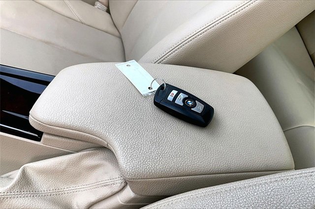 Used 2016 BMW 320i xDrive Sedan image 10