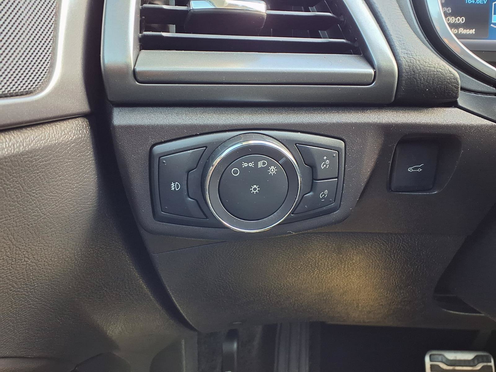 Used 2016 Ford Fusion Titanium FWD image 10